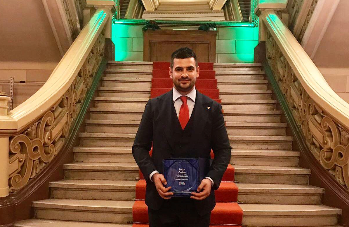 De la băncile unui liceu din Târgu Jiu la recunoaștere internațională. Povestea avocatului Tudor Colțan