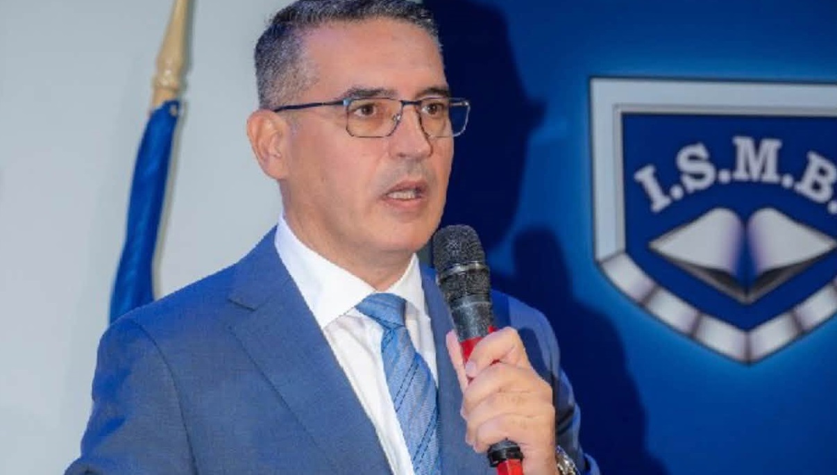 La 89 de ani, un profesor din București a predat Fizică în două școli, ca debutant în sistem