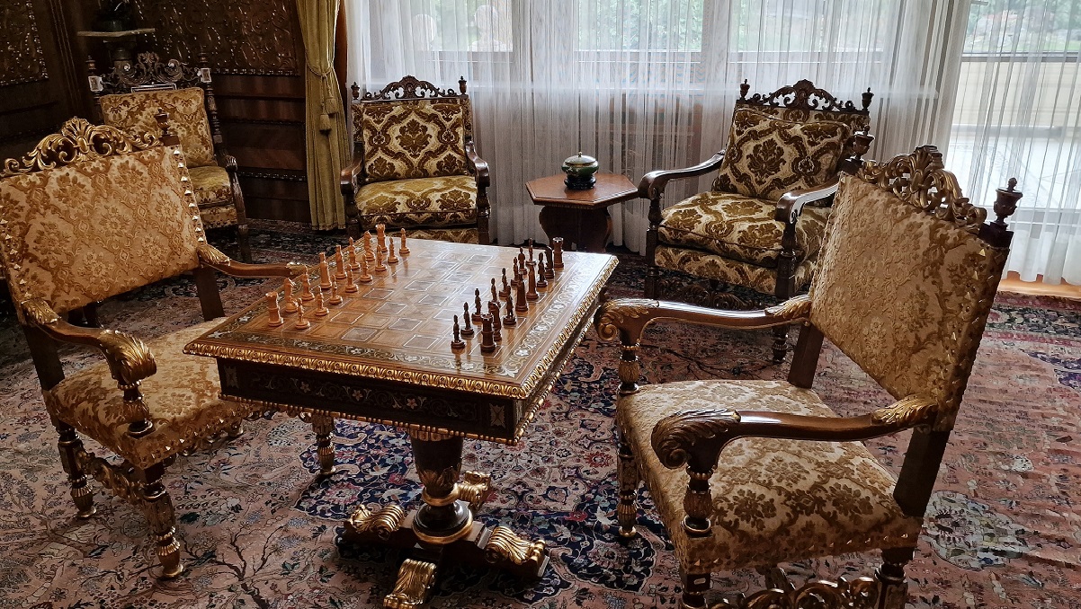 Casa Ceaușescu, muzeul care arată contrastul dintre lux și lipsuri în ultimii ani ai comunismului