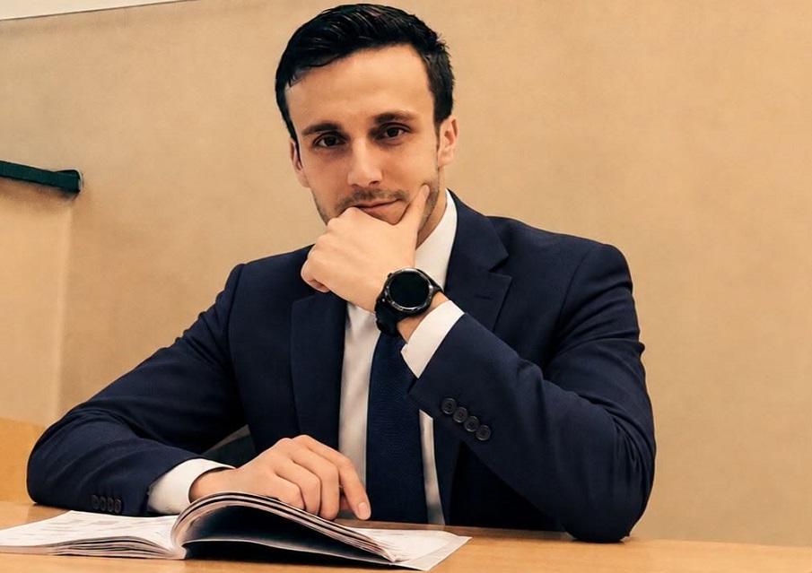 Un profesor propune asistenți de predare în clase, pentru ca sprijinul elevilor cu nevoi speciale să nu afecteze restul clasei