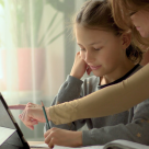 Cum facem față provocărilor în noul sistem educațional? Sfaturile unui psiholog pentru elevi, părinți și profesori