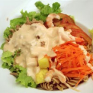 Salata de pui cu telina, mere si nuci