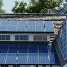 Casa Verde 2026: cum poți stoca energia solară neconsumată ziua, cu sprijin de la stat