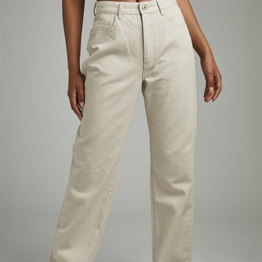 Blugi baggy in nuanță light de crem nisipiu, având croiala dreaptă, relaxed fit.  