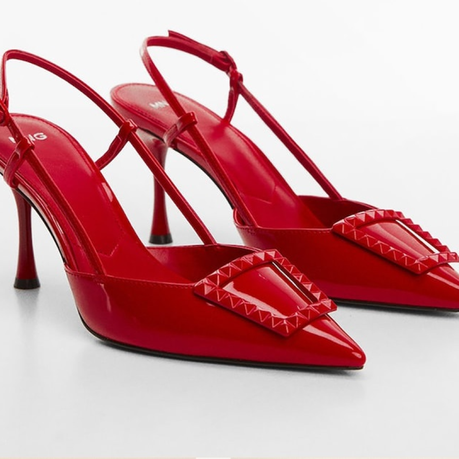 Pantofi roșii mango cu vârf ascuțit și toc cui înalt, cu talpă deschisă și cataramă decorativă frontală 