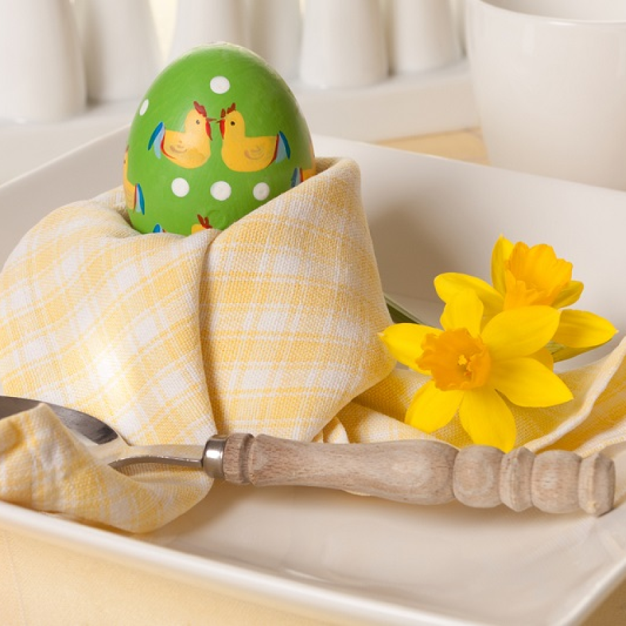 Cuibul cu oua: Servetel in forma de cuib, perfect ca suport de oua