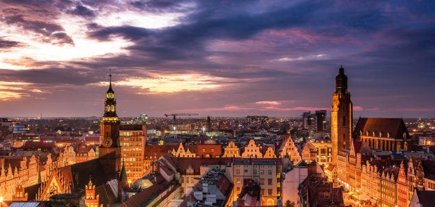 Polonia are capitala la: