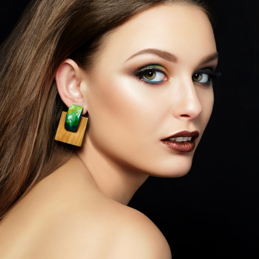 Machiaj in tonuri de toamna, predominand verdele