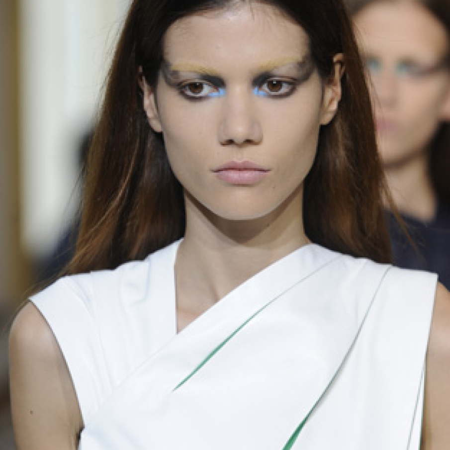 Fard negru si nuante neon