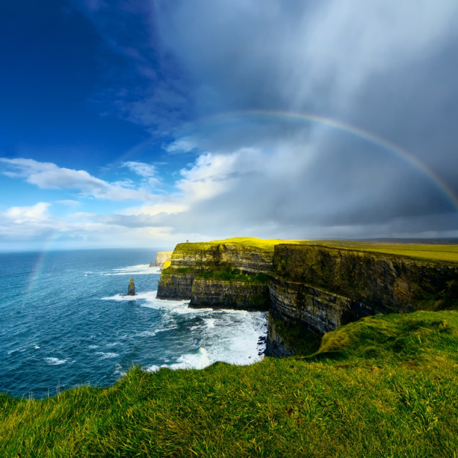 Peisaj din Irlanda care îți taie respirația + un curcubeu superb deasupra stâncilor Moher