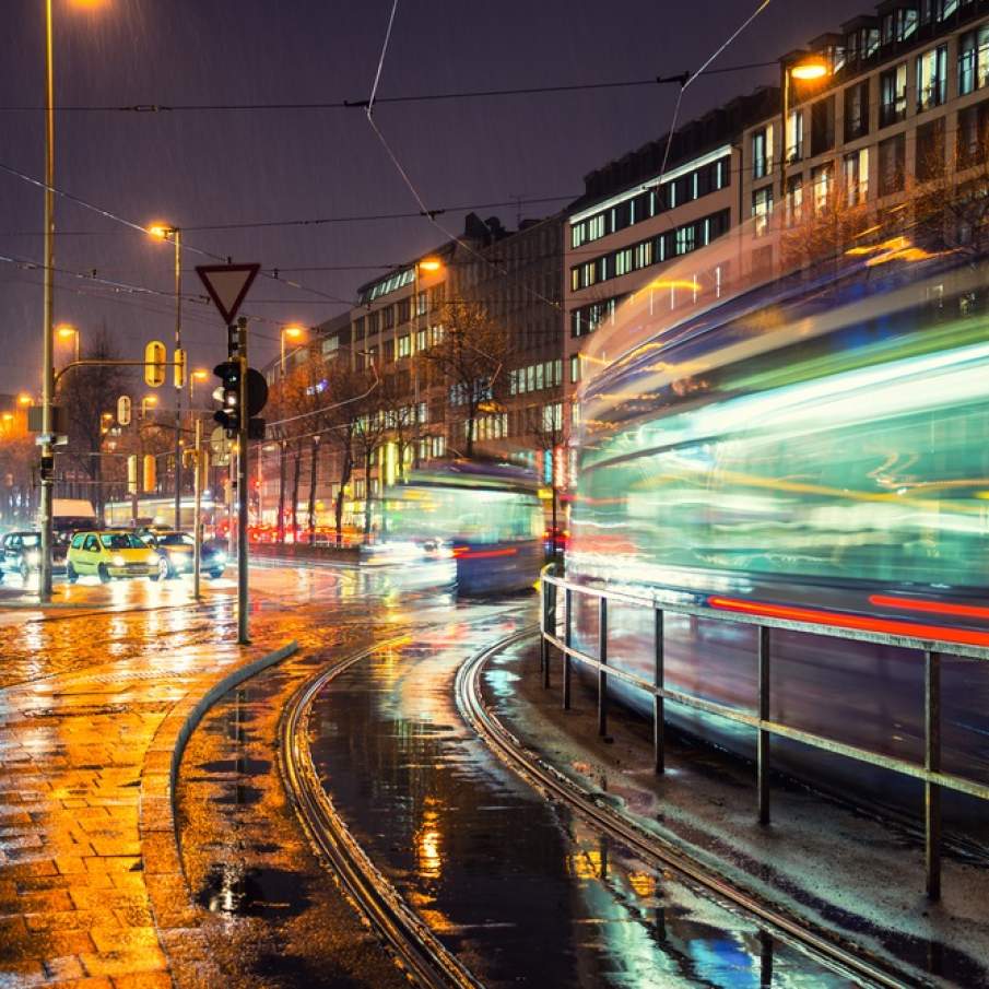 Noapte in München: Nu doar ploaia este vie, totul este in miscare