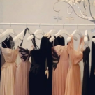 Romanca de 33 de ani care imbraca vedetele de la Hollywood 