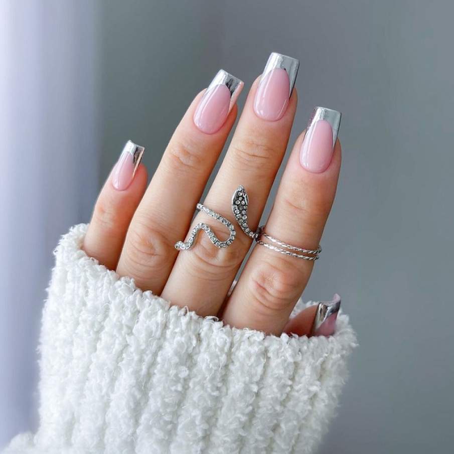 Modele de manichiură french cu accente luxoase și prețioase, în tendințe în 2025
