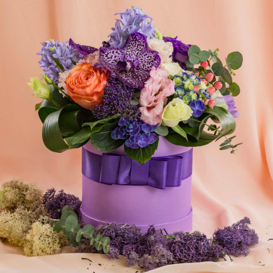 Cutie Cu Hortensia Și Orhidee Vandă