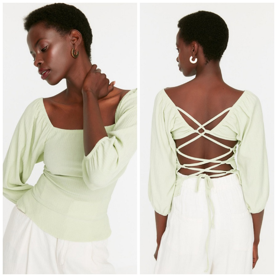 Bluză verde pal cu decolteu frontal tip bărcuță, mâneci bufante și bretele încrucișate pe spate, ce pun în valoare spatele într-un mod grațios