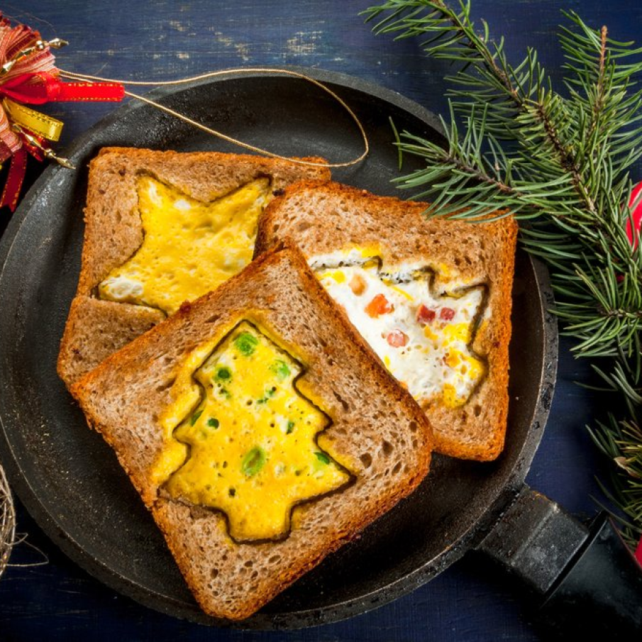 Toast cu omleta incorporata in forma de braduti 