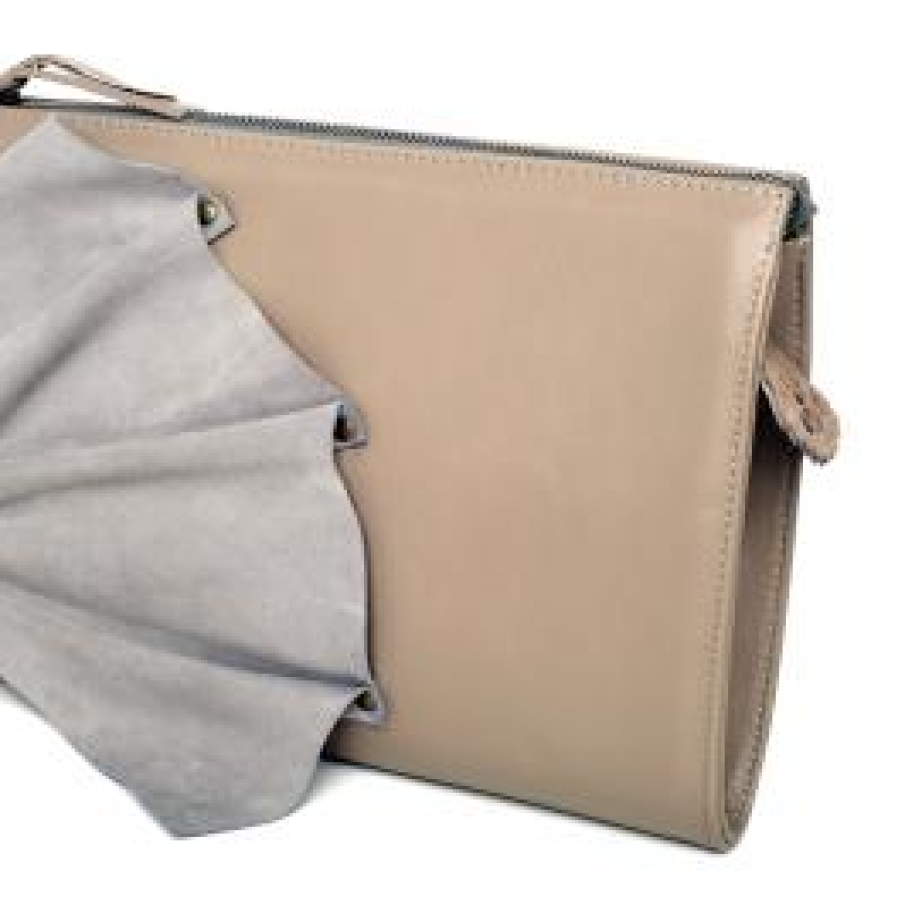 Geanta bej cu aplicatie in forma de evantai