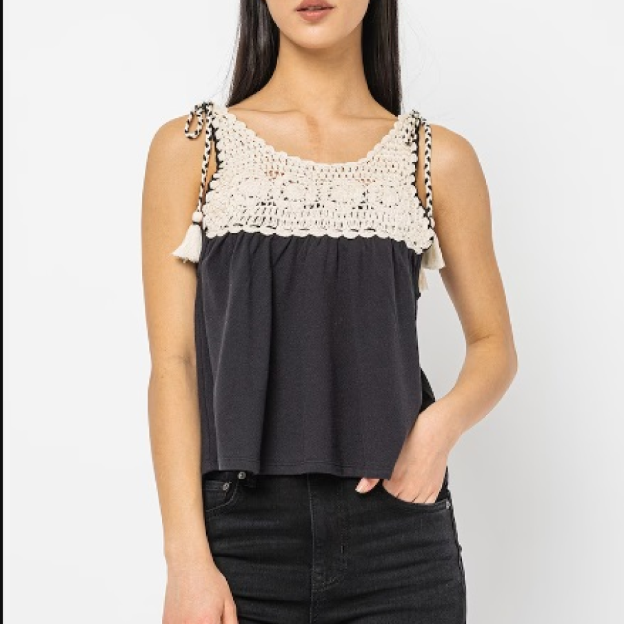 Top negru lejer Pepe Jeans London decorat în partea superioară cu segmente croșetate în nuanță de crem