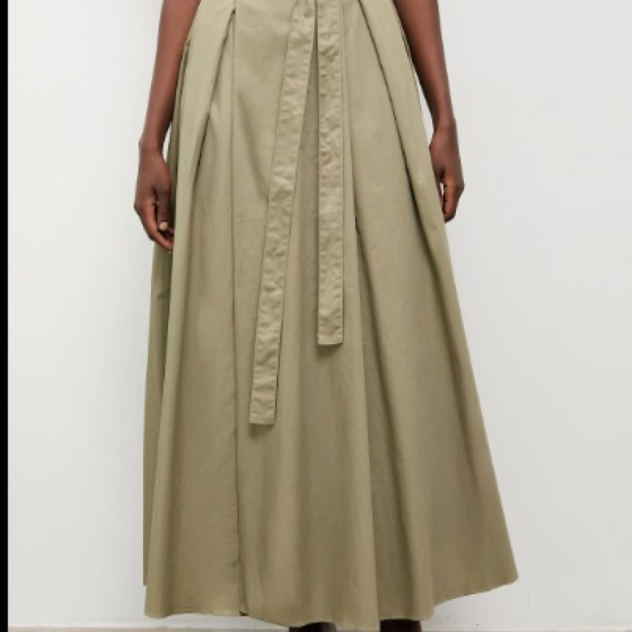 11 modele de fuste plisate și stilate, în tendințe în toamna 2025