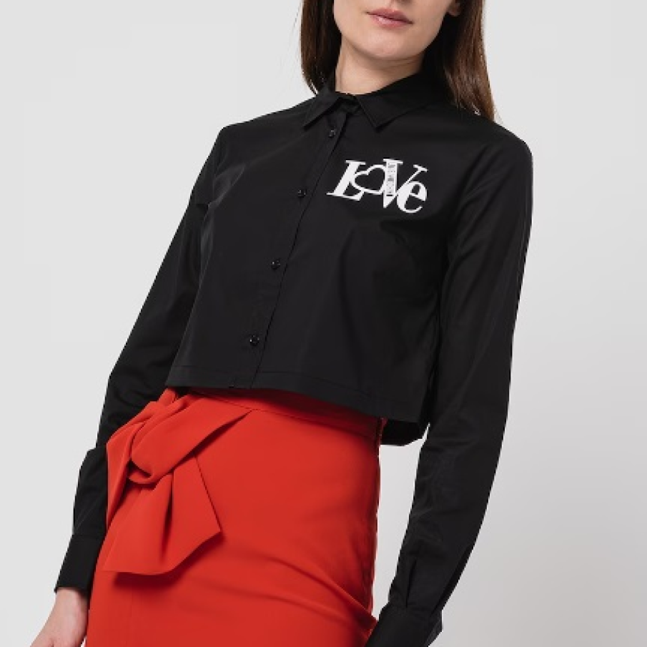 Cămașă neagră, simplă, cu logo alb plasat pe o singură parte by Love Moschino