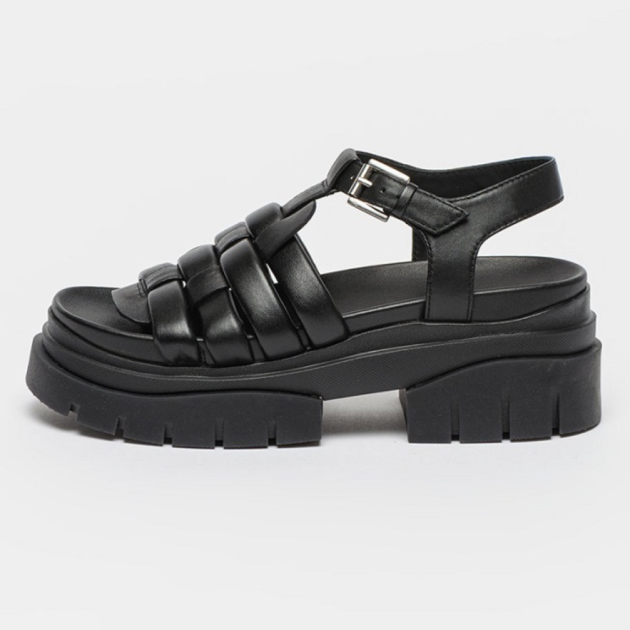 Sandale tip fisherman, cu aspect împletit și talpă masivă, în stil chunky 