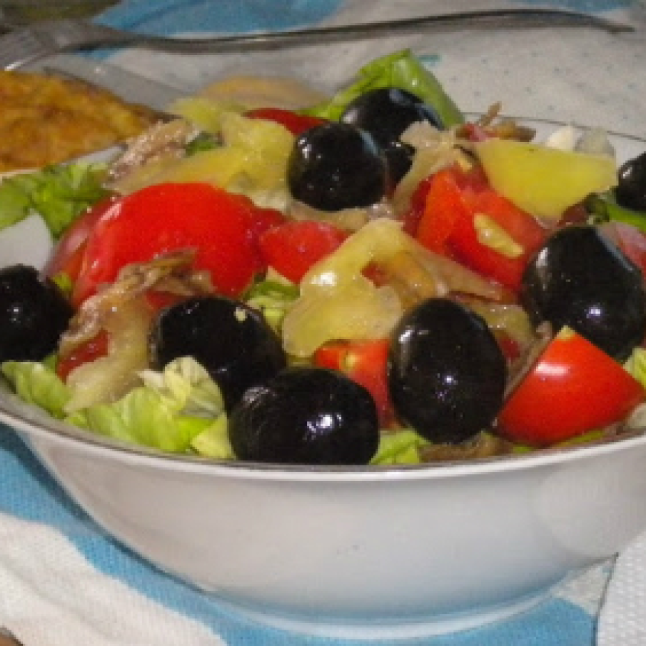  Salata Nicoise cu ansoa 