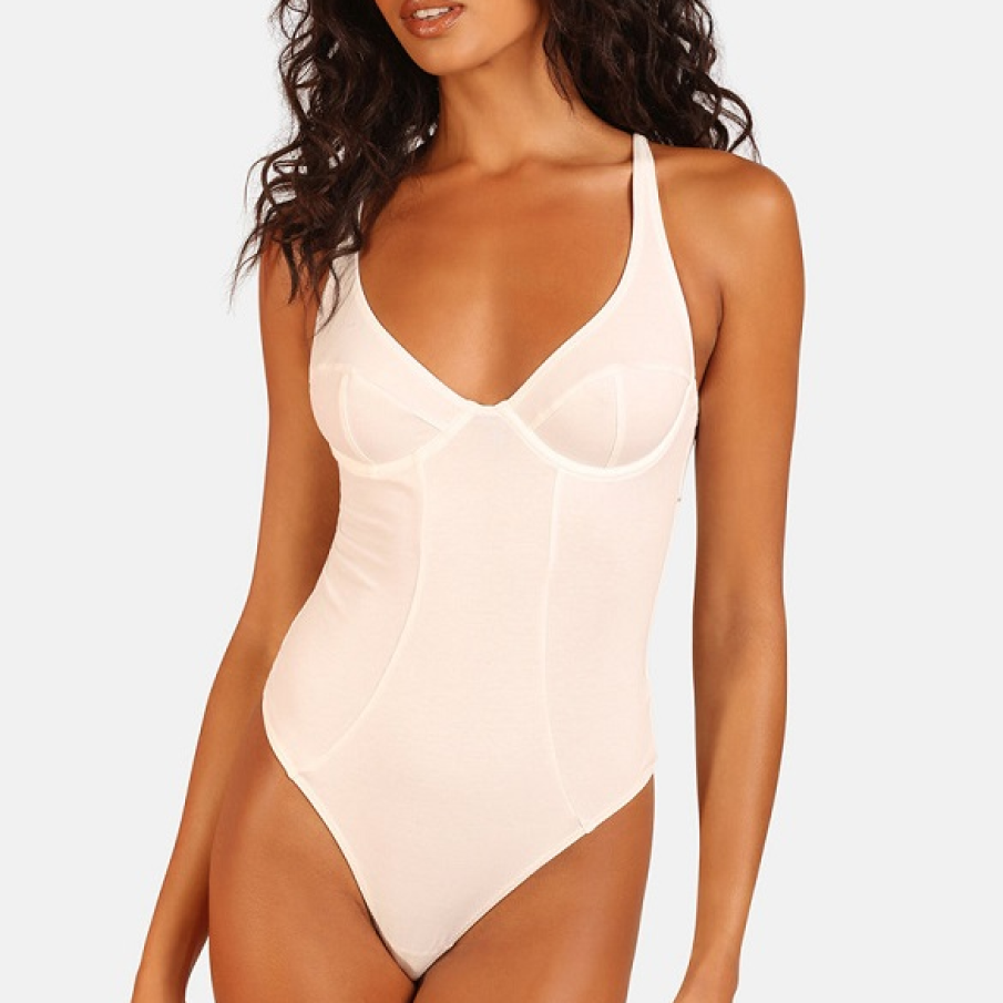 Body alb din amestec de bumbac sustenabil, cu bretele care se pot ajusta. 