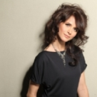 Ne esti draga, fata cu parul de foc!...