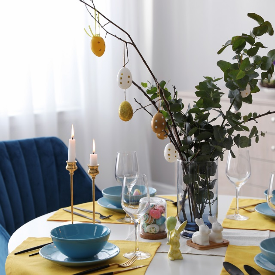 Decor festiv simplu, dar de efect, pe masa de Paști 