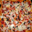 Pizza cu ciuperci, masline si porumb