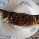 Pastrav pe gratar, in sos de lamaie si usturoi