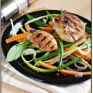 Pui la gratar cu salata de leurda 