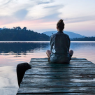 Cum putem fi spirituali și darnici într-o lume materială?