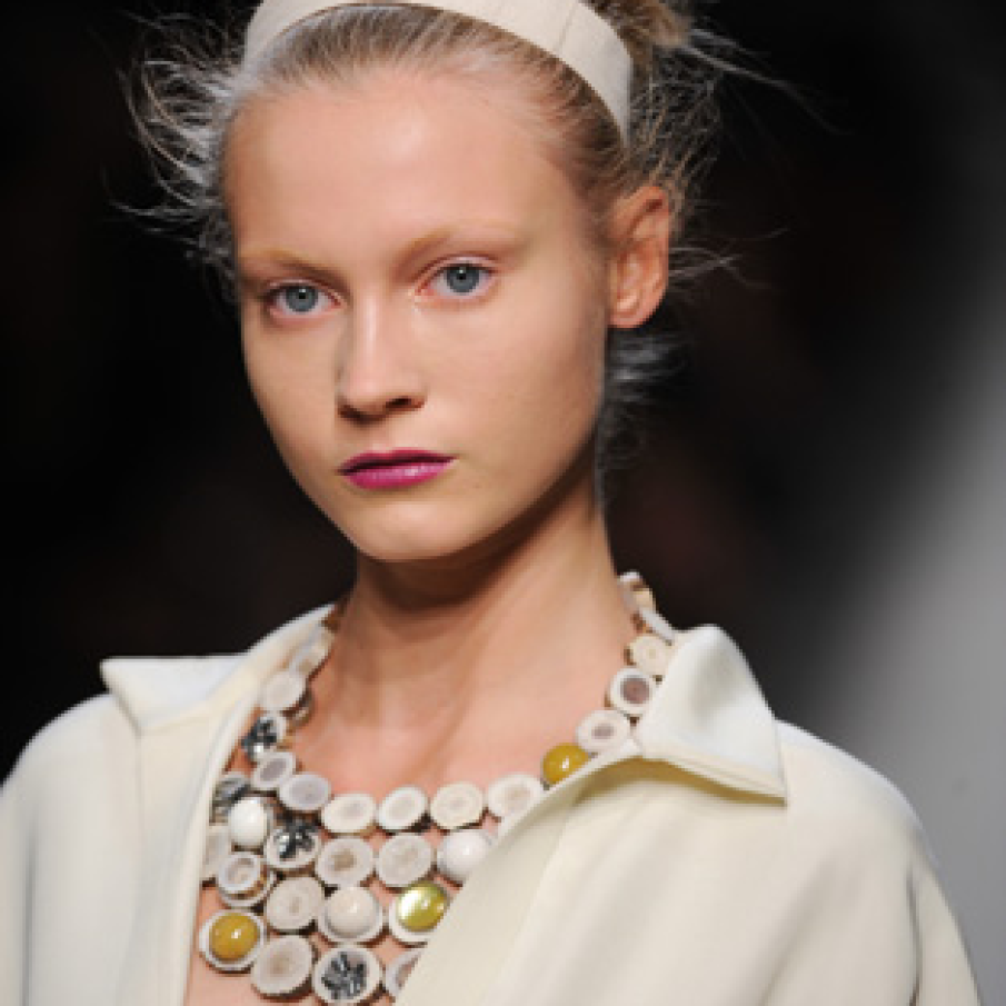 Ruj mat, sprancene decolorate