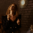 Parfumuri și zodii: Ghid holistic și spiritual pentru aromele care susțin personalitatea și energia fiecărui semn