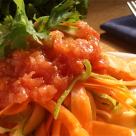 Tagliatelle din morcov si dovlecei cu sos de rosii