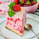 Tort de inghetata cu capsune