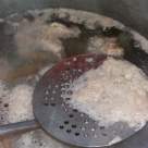 Trebuie sau NU înlăturată spuma de la carne?