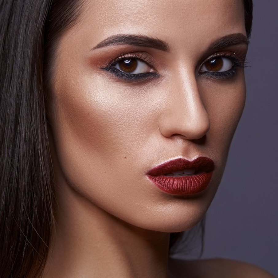 Ochii căprui sunt minunați atunci când sunt puși în valoare de un machiaj pe măsură 