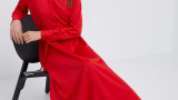 Rochie Calvin Klein în cloș, cu guler și mânecă lungă, confecționată din țesătură netedă 