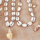 Fashion în plină vară: 10 Bijuterii cu scoici și detalii marine pe care să le porți în sezonul estival