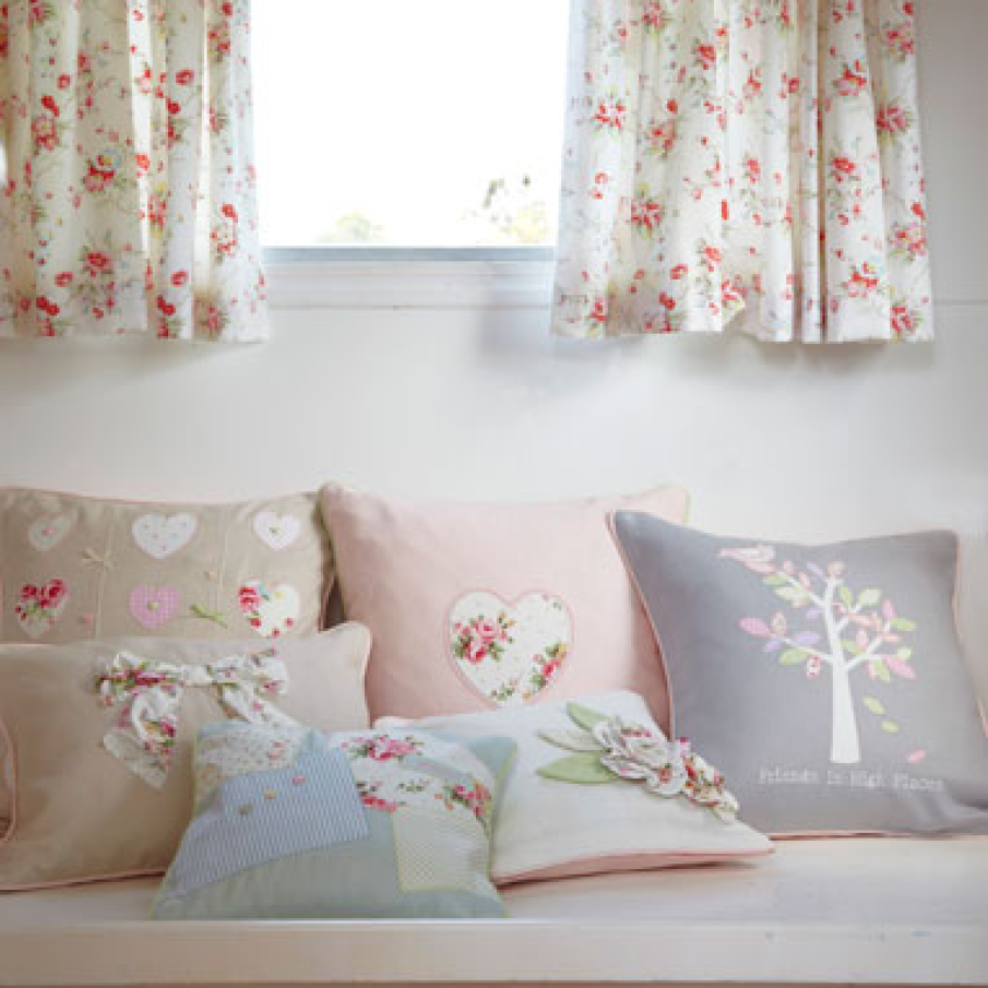 Perdele cu motive florale