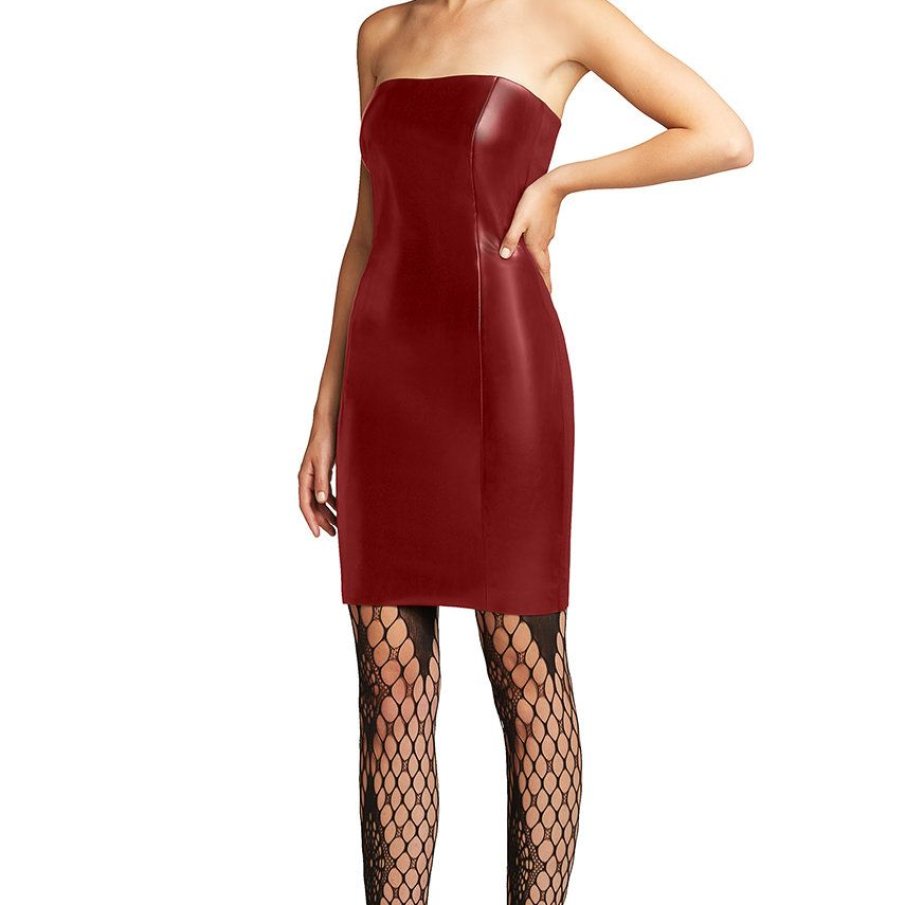 Cu o astfel de rochie, vei fi o apariție, una seducătoare! Rochia mulată este de la Wolford și este fără bretele