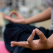 Gyan Mudra: Mudra Cunoașterii, gestul subtil al mâinii care liniștește mintea și susține claritatea interioară