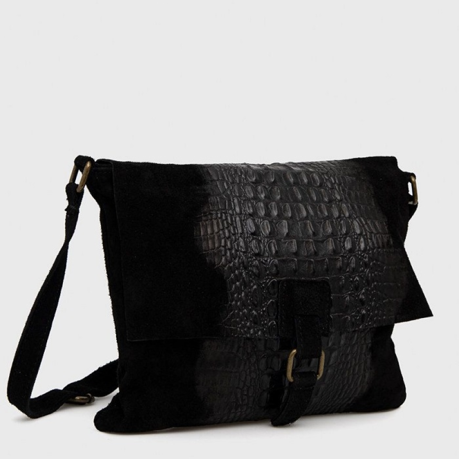 Geantă de piele întoarsă cu un design non-conformist, aspect prespalat. Interiorul genții este prevăzut cu buzunare suplimentare. 