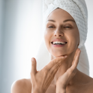 5 Seruri pentru ten cu acid hialuronic, celule stem și alte ingrediente-minune