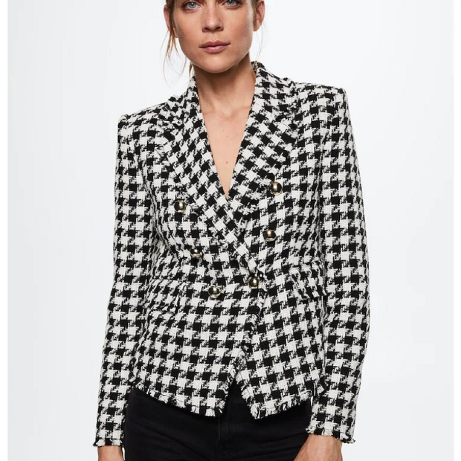 Sacou casual Mango cu model houndstooth Turin în alb prăfuit și negru. Are croială regular fit. 
