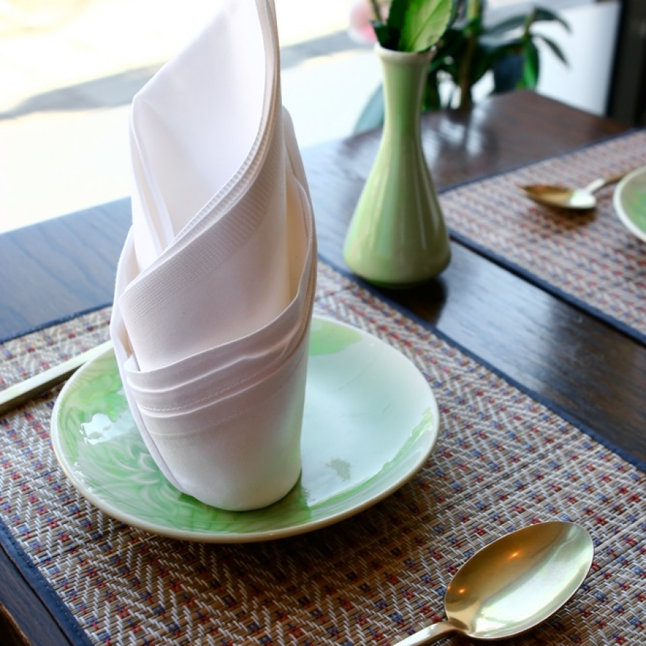 Turnul Babel - Servetel impaturit pe verticala