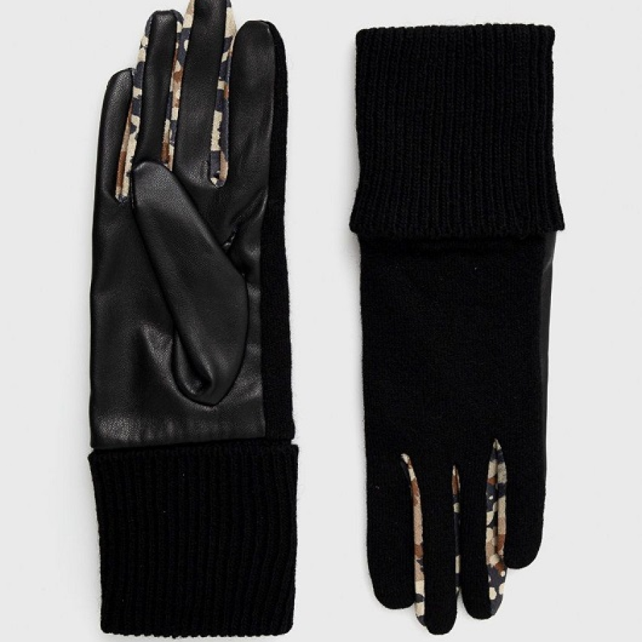Mănuși Desigual fabricate din două materiale: amestec de lână și tricot și piele ecologică. Modelul este unul deosebit și va acorda un farmec aparte ținutelor tale 