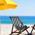 Adăpost cu rost: 8 umbrele de plajă pentru a te proteja de soare la mare